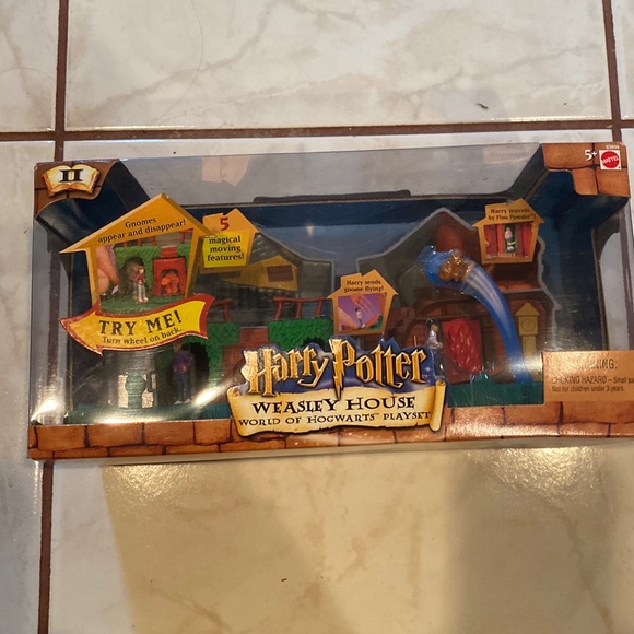 NWT & vintage Harry Potter Weasley House